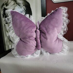 NWT PURPLE BUTTERFLY AND LACE DECORATIVE PILLOW
